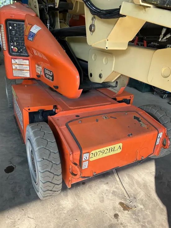 2015 JLG E400AJPN Articulating Boom Lift