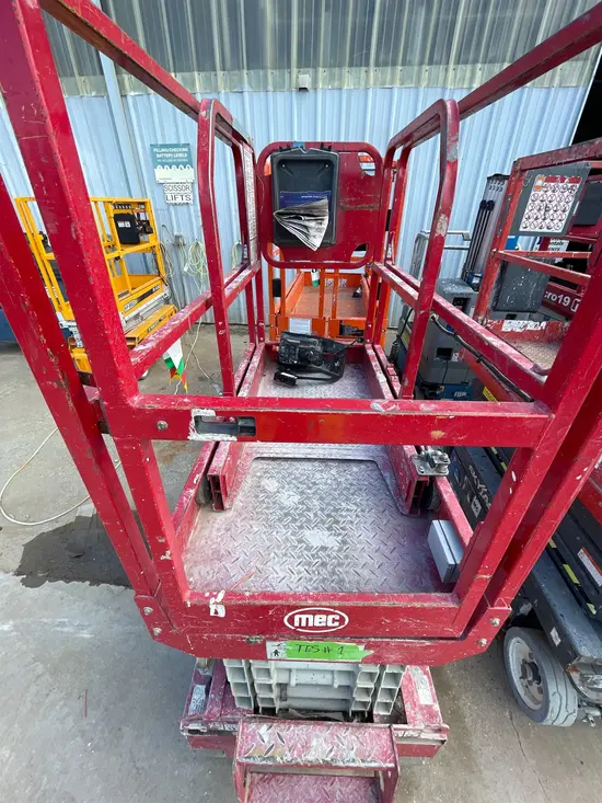 2018 MEC MICRO 19 Scissor Lift