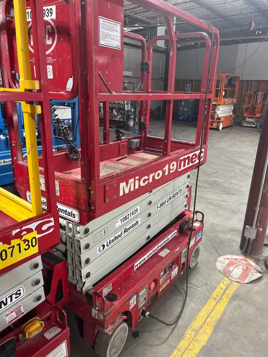 2018 MEC MICRO 19 Scissor Lift
