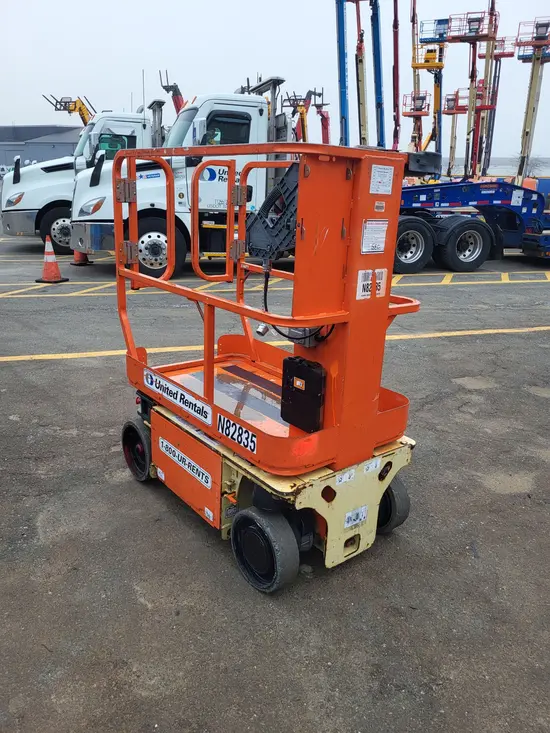 2014 JLG 1230ES Self-Propelled One-Person Lift