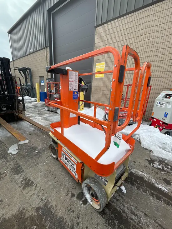 2016 JLG 1230ES Self-Propelled One-Person Lift