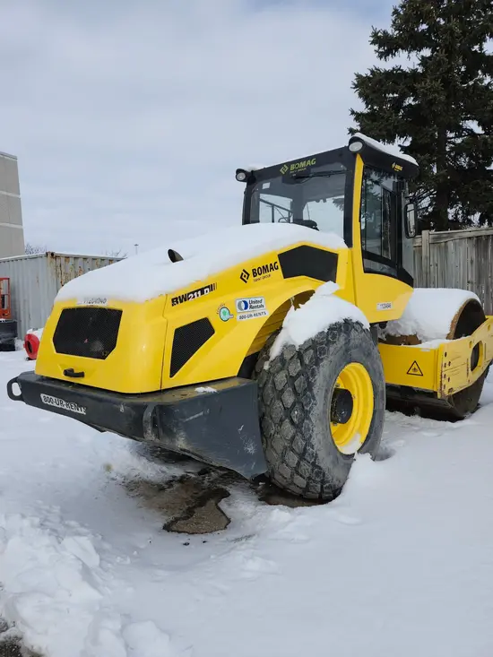 2021 BOMAG BW211D-5 Single Drum Roller