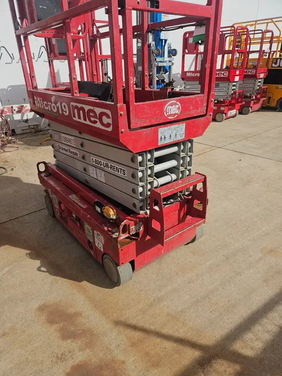 2019 MEC MICRO 19 Scissor Lift