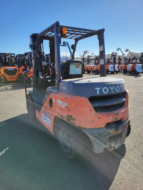 2015 Toyota 8FD35U Warehouse Forklift