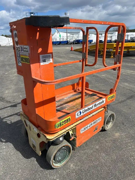 2014 JLG 1230ES Self-Propelled One-Person Lift