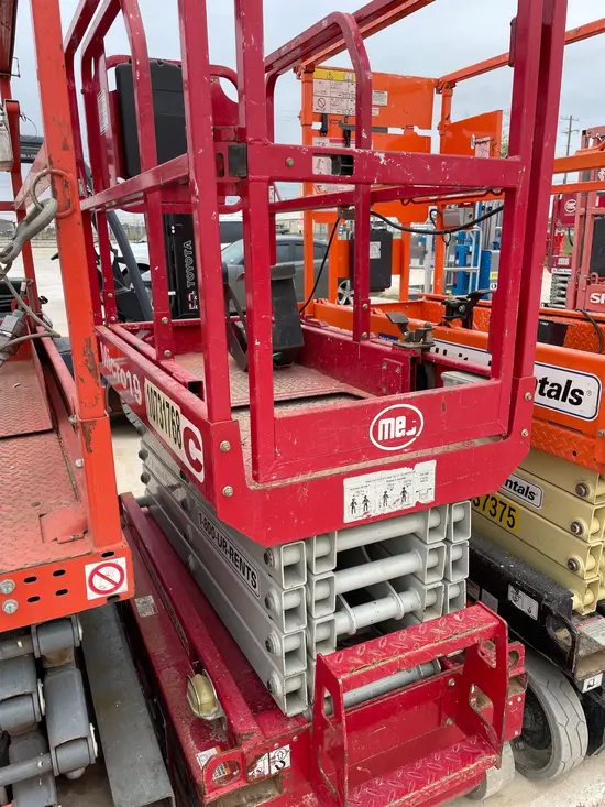 2018 MEC MICRO 19 Scissor Lift