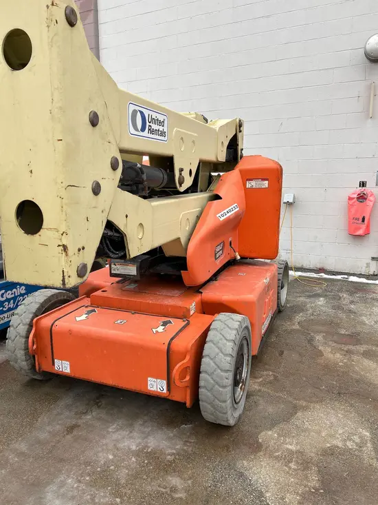 2014 JLG E400AJPN Articulating Boom Lift