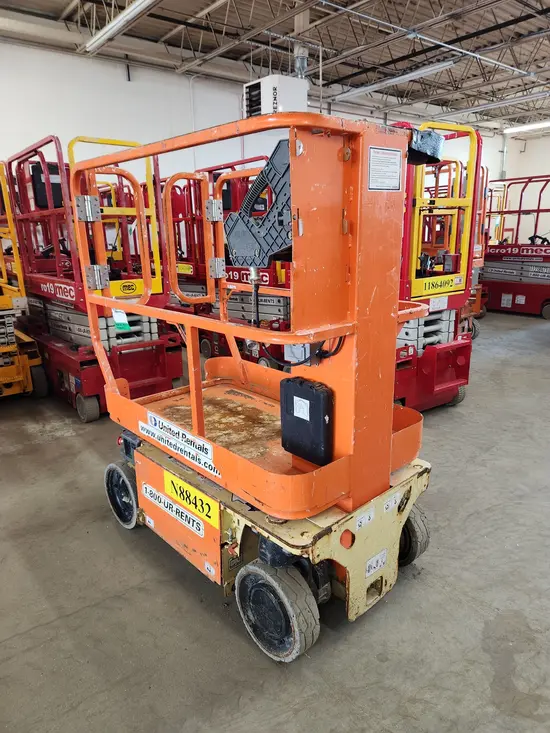 2014 JLG 1230ES Self-Propelled One-Person Lift