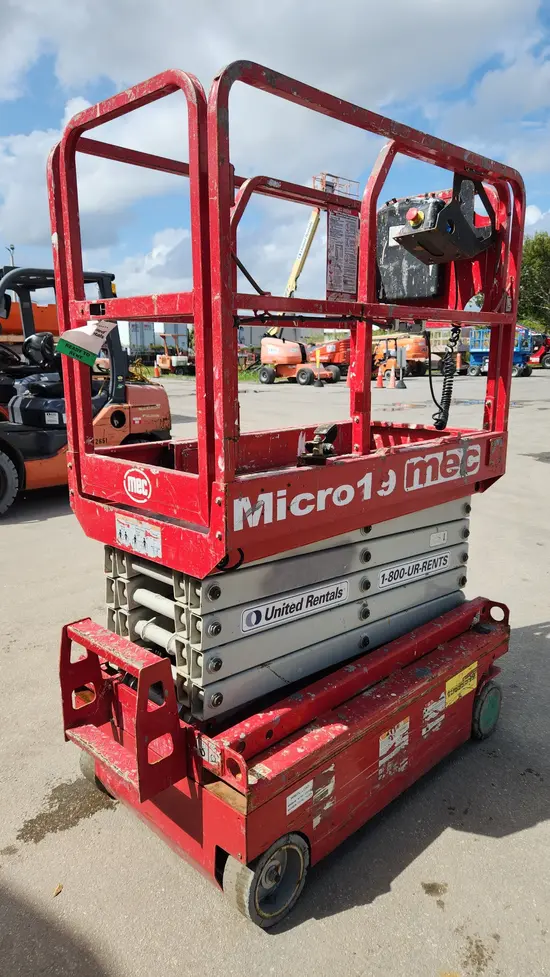 2017 MEC MICRO 19 Scissor Lift