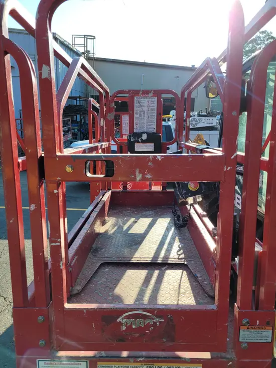 2017 MEC 1930SE Scissor Lift