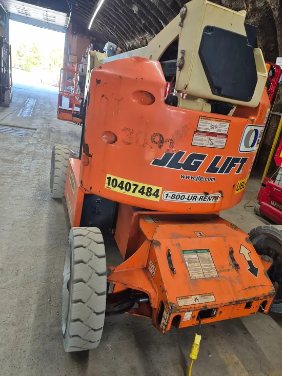 2015 JLG E450AJ Articulating Boom Lift