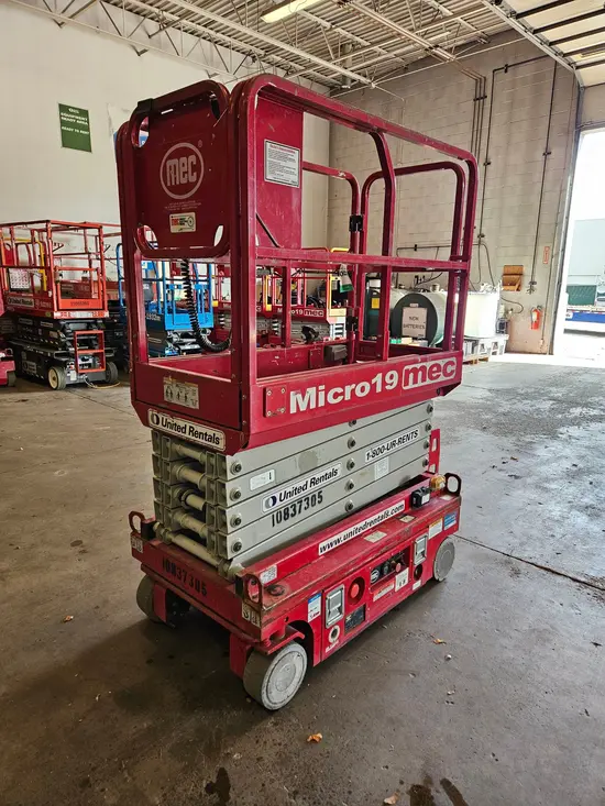 2018 MEC MICRO 19 Scissor Lift