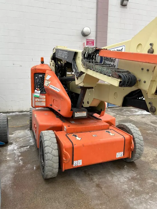 2014 JLG E400AJPN Articulating Boom Lift