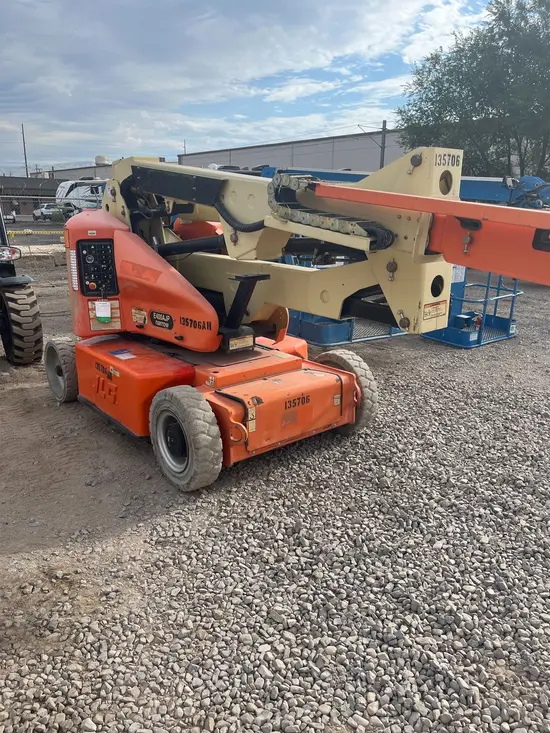 2014 JLG E400AJPN Articulating Boom Lift