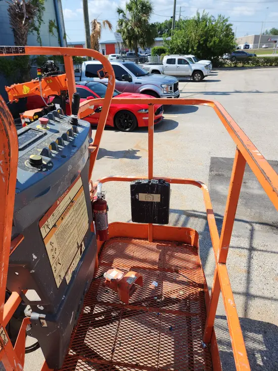 2016 JLG E450AJ Articulating Boom Lift