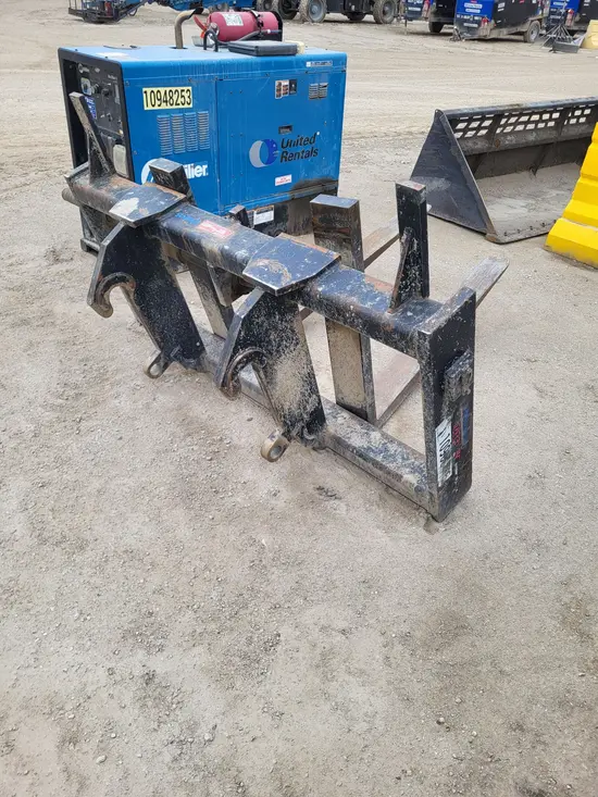 2019 Arrow Material Handling CASE