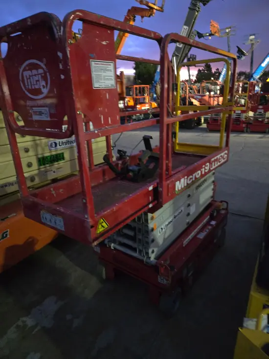 2019 MEC MICRO 19 Scissor Lift