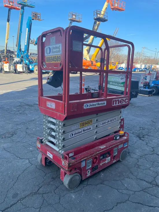 2017 MEC MICRO 19 Scissor Lift