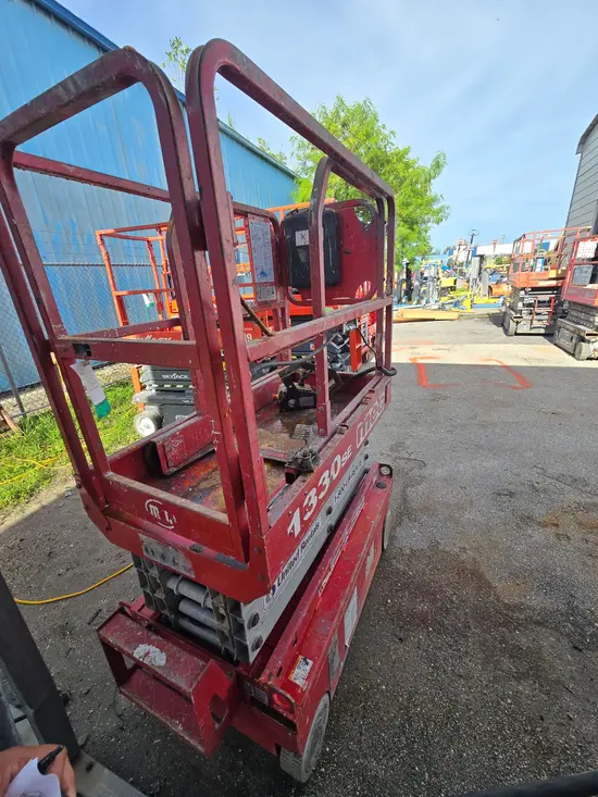 2017 MEC 1330SE Scissor Lift