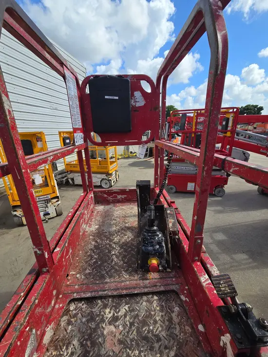2018 MEC MICRO 19 Scissor Lift