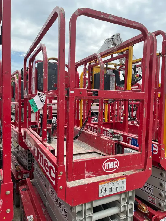 2017 MEC MICRO 19 Scissor Lift