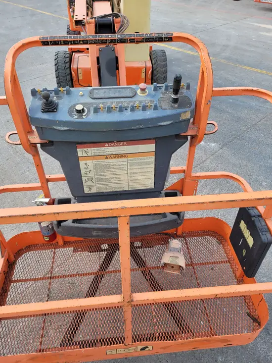 2014 JLG E450AJ Articulating Boom Lift