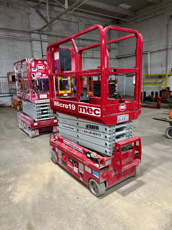 2018 MEC MICRO 19 Scissor Lift