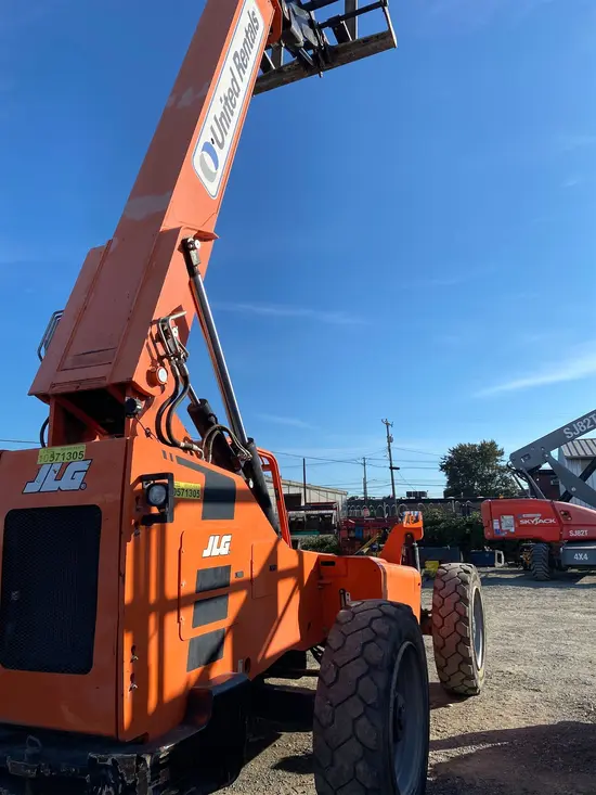 2017 SKYTRAK 8042 Forklift