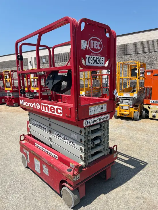 2019 MEC MICRO 19 Scissor Lift