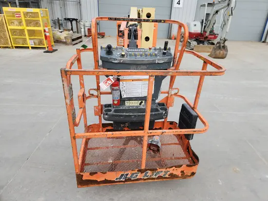 2016 JLG E400AJPN Articulating Boom Lift