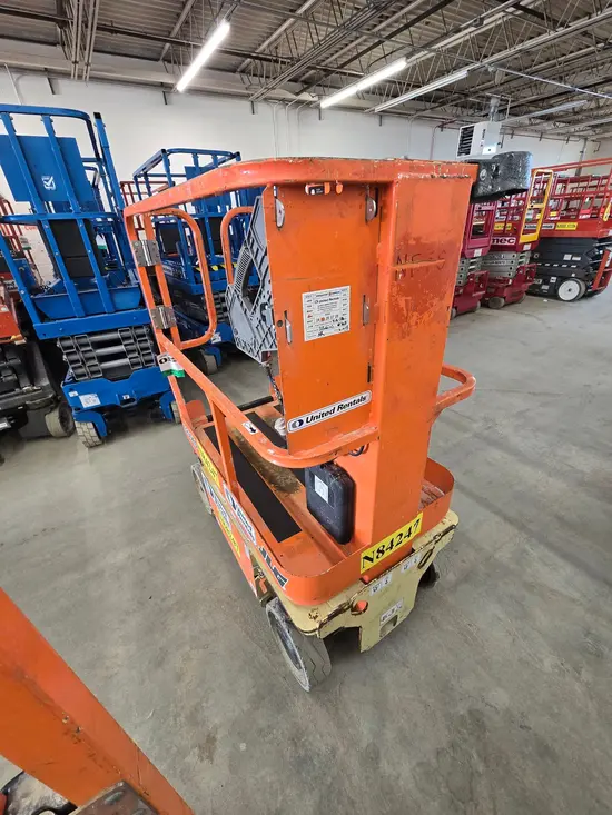 2014 JLG 1230ES Self-Propelled One-Person Lift