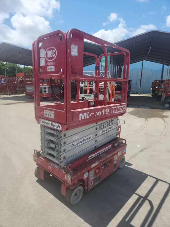 2018 MEC MICRO 19 Scissor Lift