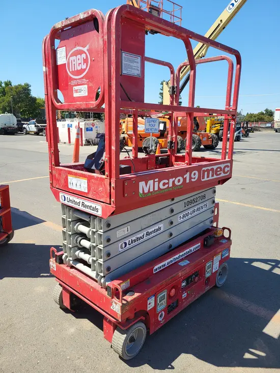 2019 MEC MICRO 19 Scissor Lift