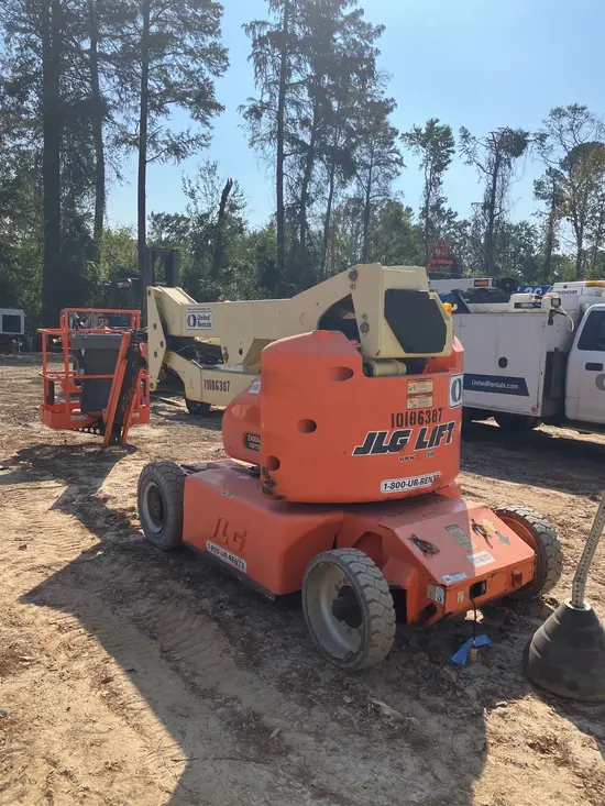 2013 JLG E400AJPN Articulating Boom Lift