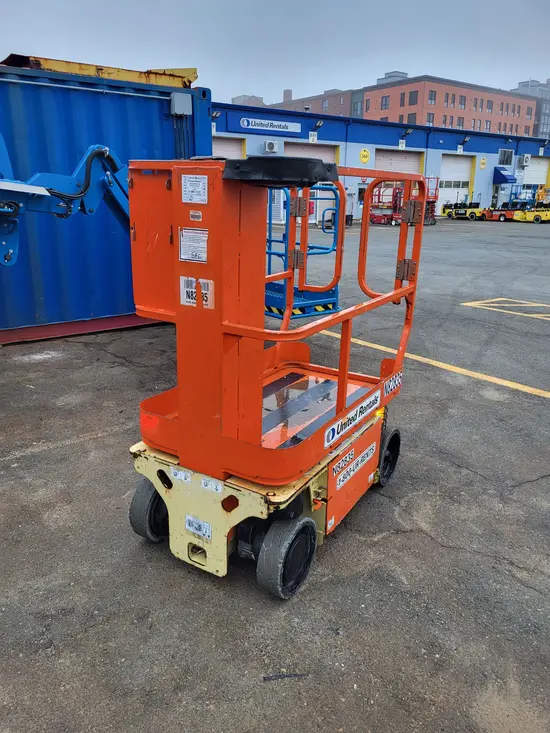 2014 JLG 1230ES Self-Propelled One-Person Lift