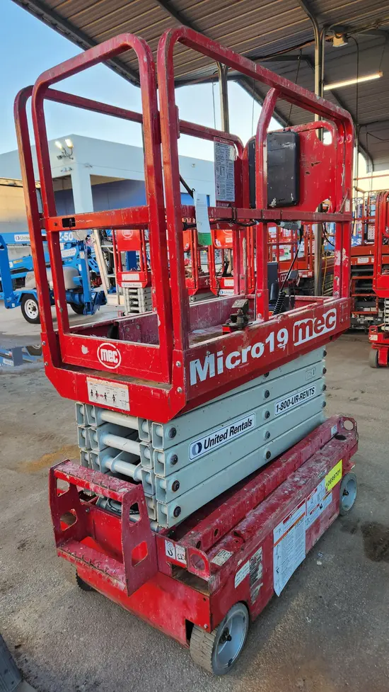 2017 MEC MICRO 19 Scissor Lift