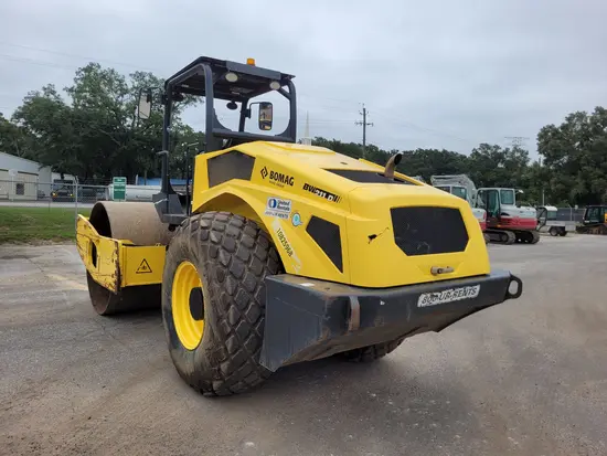 2018 BOMAG BW211D-5 Single Drum Roller