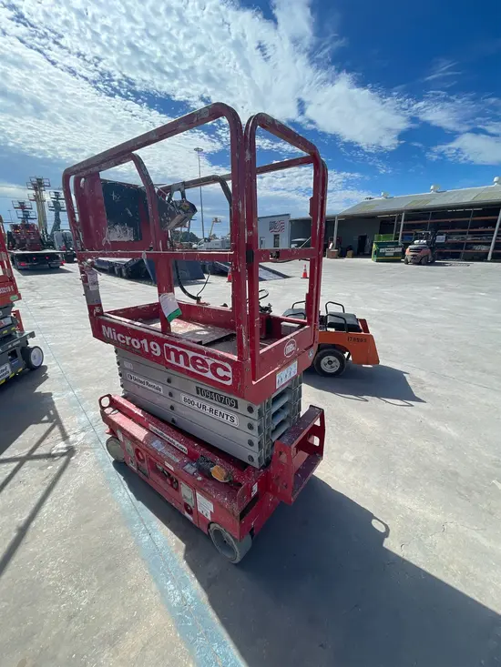 2019 MEC MICRO 19 Scissor Lift
