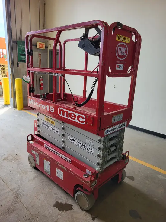 2018 MEC MICRO 19 Scissor Lift