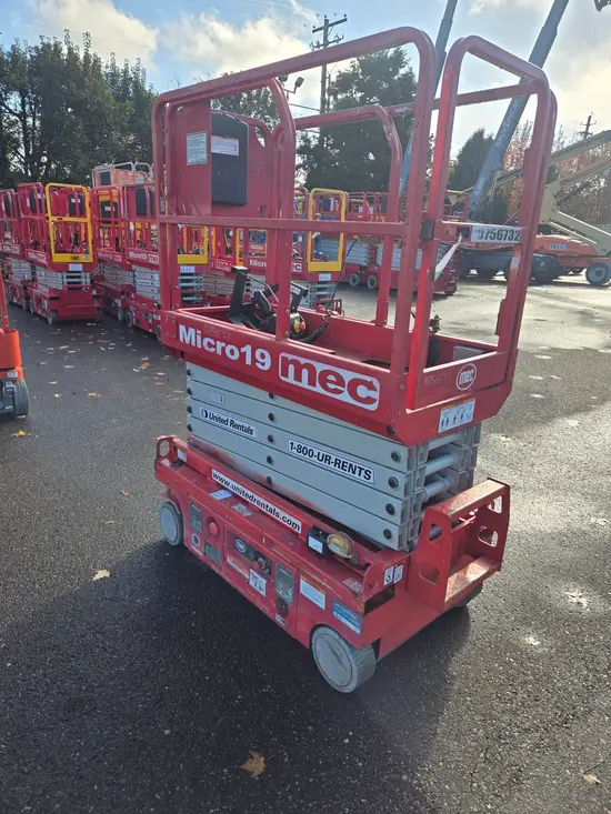 2018 MEC MICRO 19 Scissor Lift