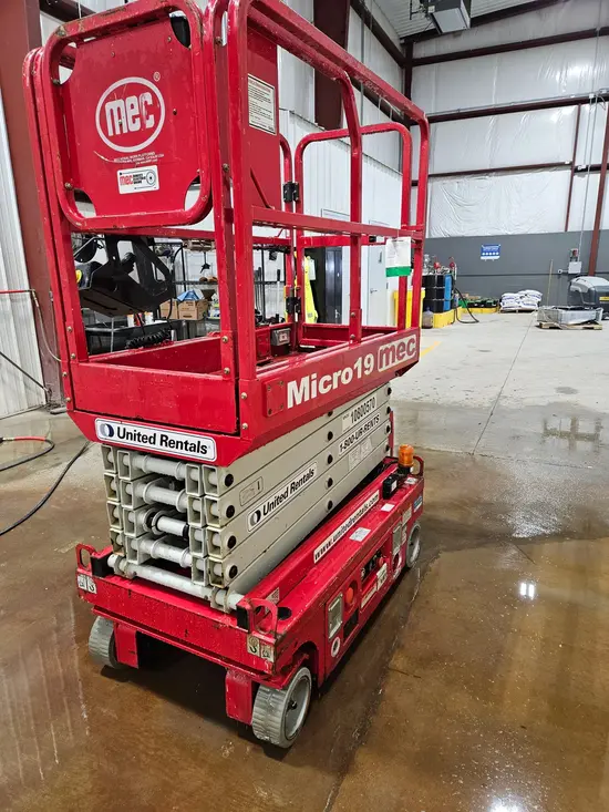 2018 MEC MICRO 19 Scissor Lift