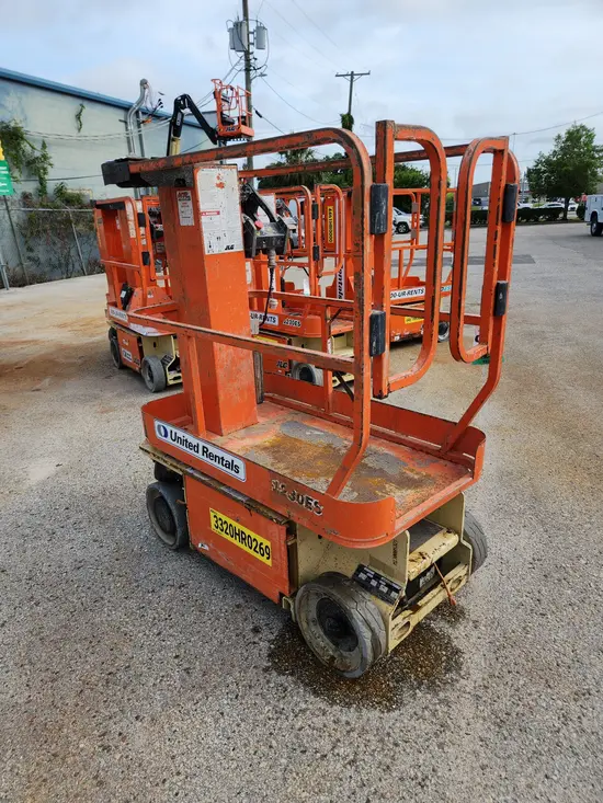 2019 JLG 1230ES Self-Propelled One-Person Lift