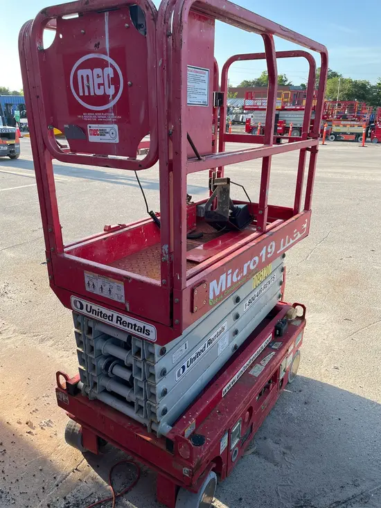 2019 MEC MICRO 19 Scissor Lift