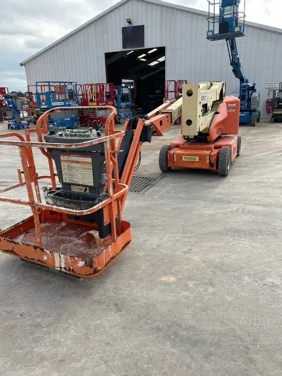 2014 JLG E400AJPN Articulating Boom Lift