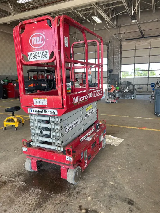 2019 MEC MICRO 19 Scissor Lift