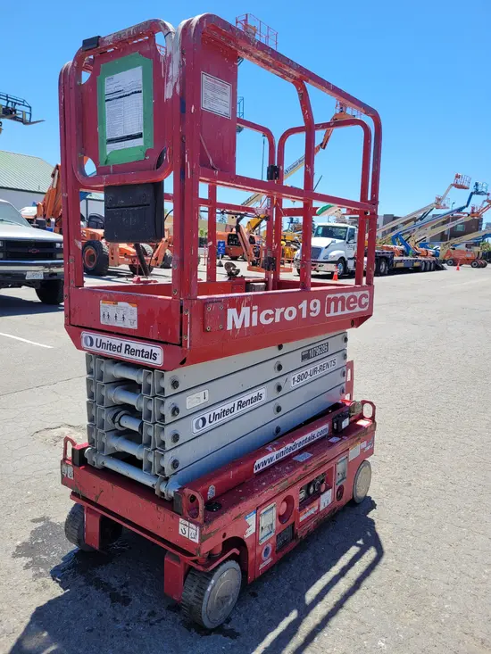2018 MEC MICRO 19 Scissor Lift