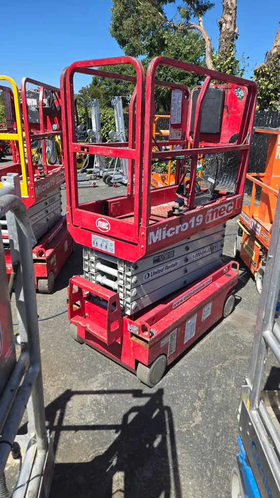 2018 MEC MICRO 19 Scissor Lift