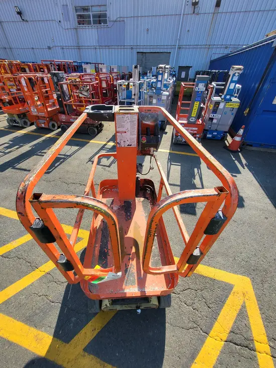 2016 JLG 1230ES Self-Propelled One-Person Lift