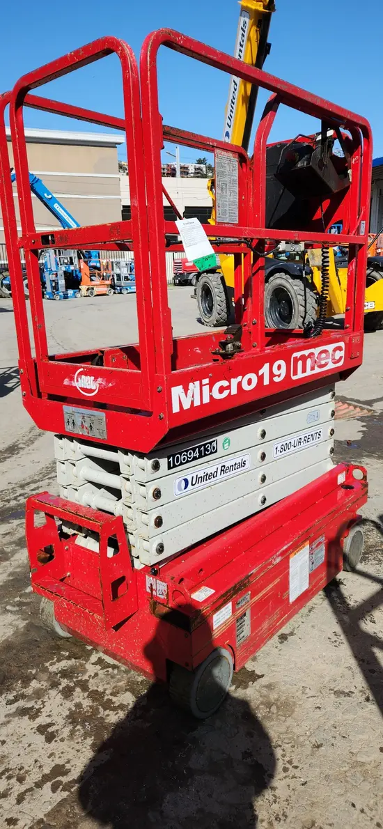 2017 MEC MICRO 19 Scissor Lift
