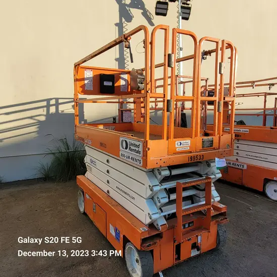 2017 Snorkel S4732E Scissor Lift